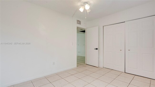 Building Photo - 905 N Franklin Ave