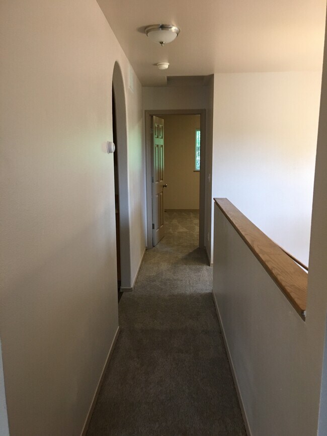 Hallway to 2nd floor Master Bedroom - 4001 Lunar Dr