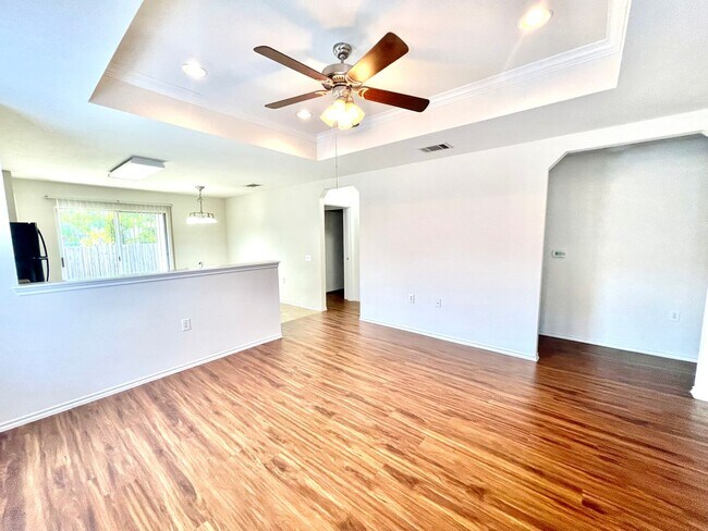 Building Photo - Home Near Southeast Downtown Austin and Ai...