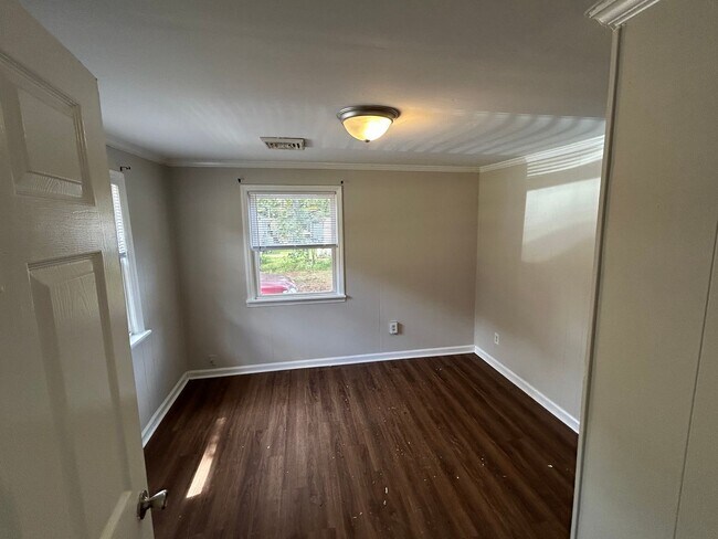 Building Photo - 2 Bedroom House in Sharpsburg