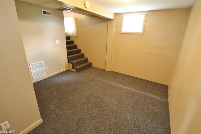 Building Photo - 39 W 2nd St