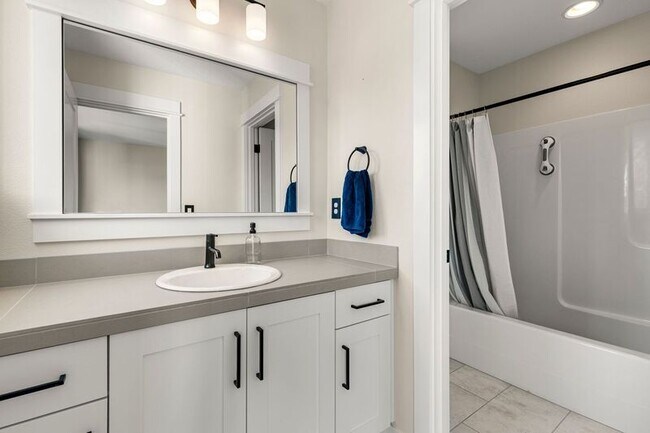 Building Photo - 4090 NE 6th Ave