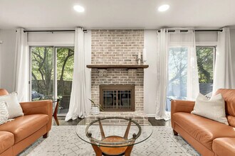 Building Photo - 10855 Lockwood Dr