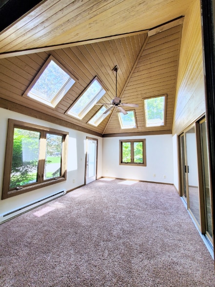 Building Photo - 5990 Kirkwall Ct W