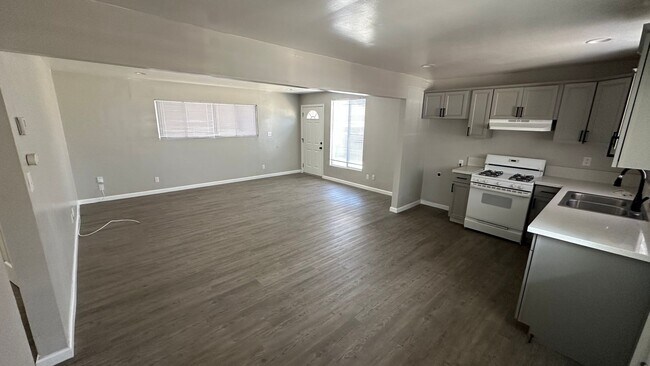 Primary Photo - 625 A St