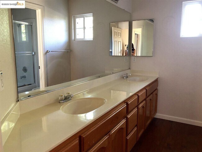 Building Photo - 861 Orchid Ct