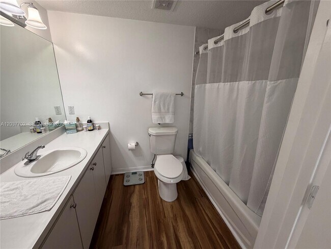 Building Photo - 3500 Coral Wy