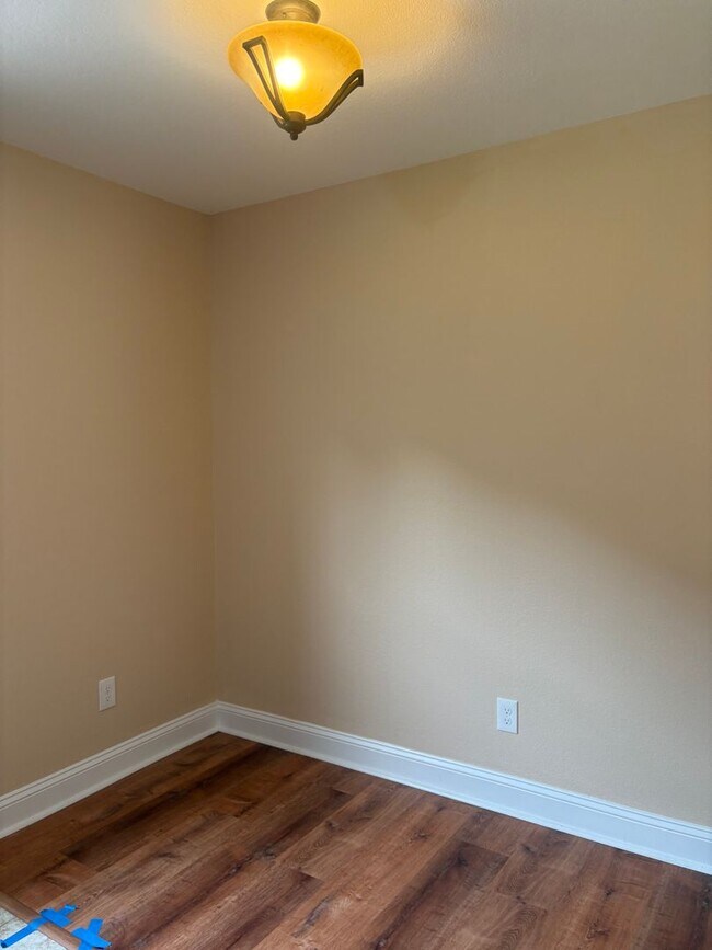 Building Photo - 124 Deerfield Ln