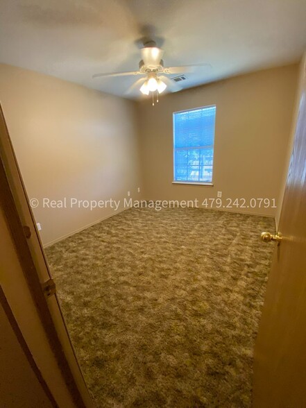 Building Photo - 1001 Trenton Dr