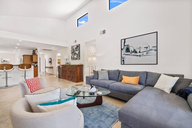 Building Photo - 73416 Mariposa Dr