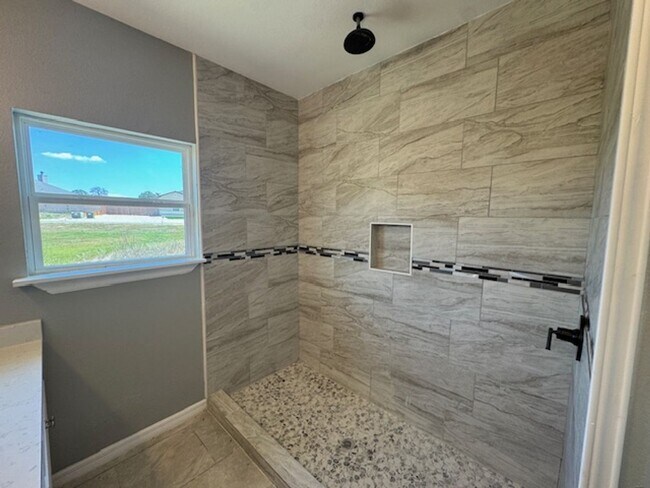 Building Photo - Super Nice Beautiful  3 bedroom 2 bath- In...
