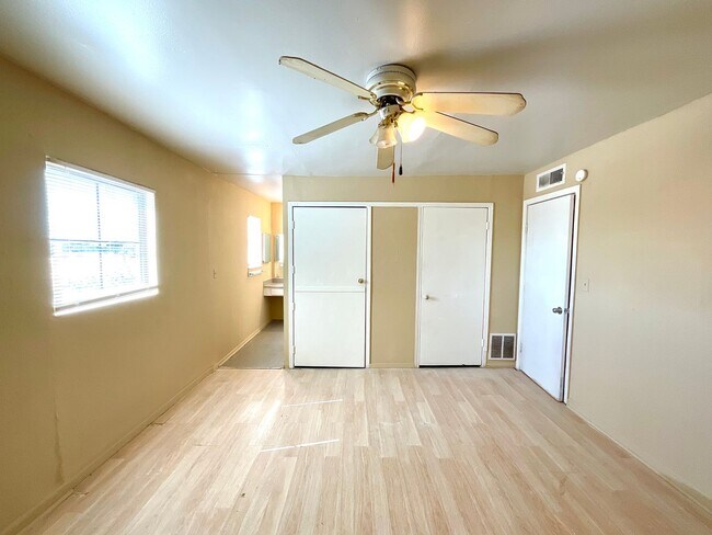 Building Photo - **APPLICATION RECEIVED** Available NOW! Prime Location 3-Bedroom, 2-Bath Home In Converse!!