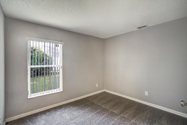 Building Photo - 1033 Lake Davenport Blvd