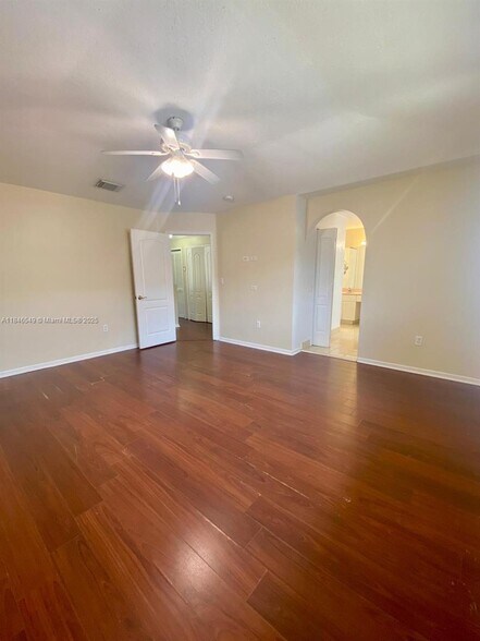 Building Photo - 12854 SW 49th Ct