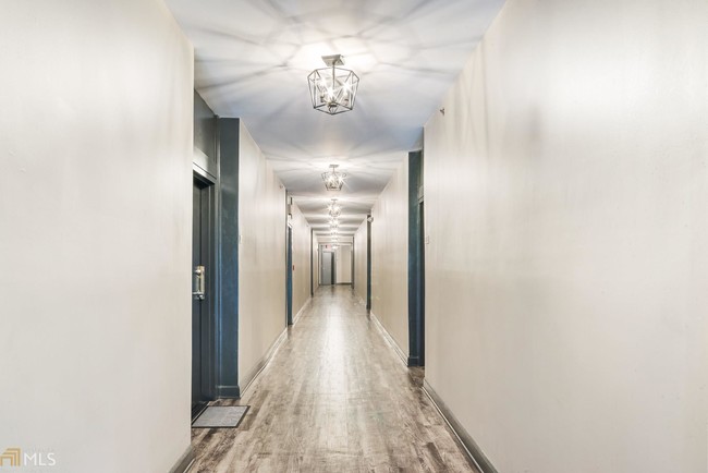 Building Photo - 1093 West Ave SW