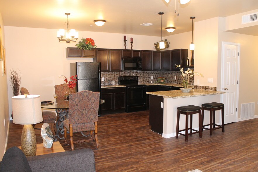 Great Open Floor Plan! - 4201 Northrise Dr