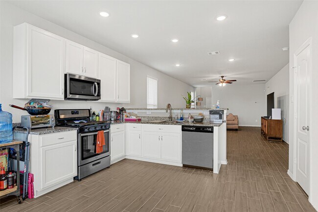 Building Photo - 25452 Northpark Lake Dr