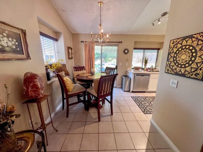 Building Photo - 2 bedroom Temecula home with a big backyar...