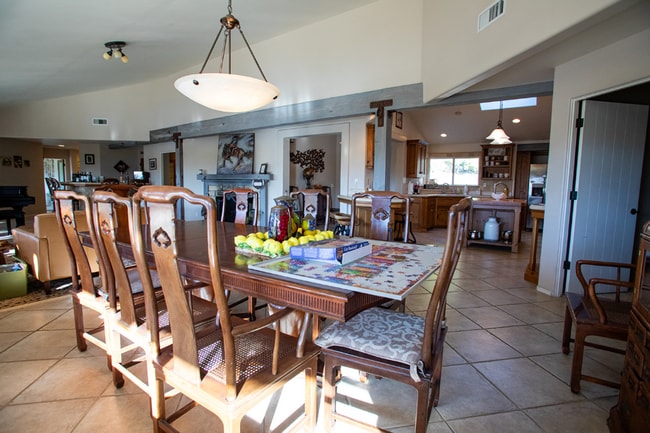 Building Photo - Janin Acers - Pool - Pet Friendly - FURNISHED OR UNFURNISHED