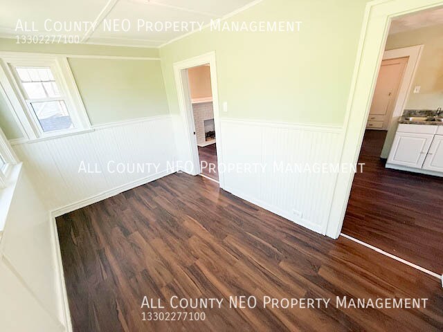 Building Photo - 126 E Mapledale Ave