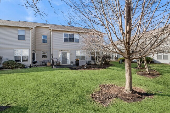 Building Photo - 2326 Sunshine Ln