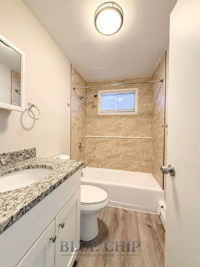 Interior Photo - 1 -7 Meisner