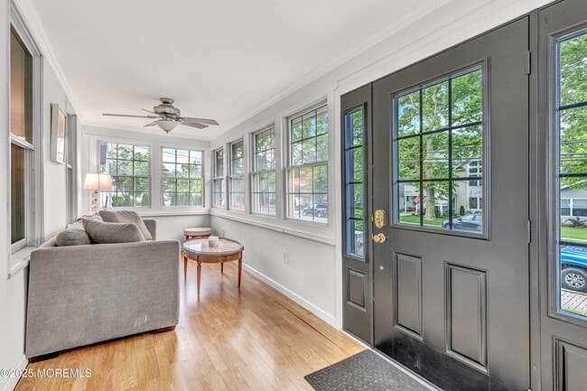 Building Photo - 370 E Main St