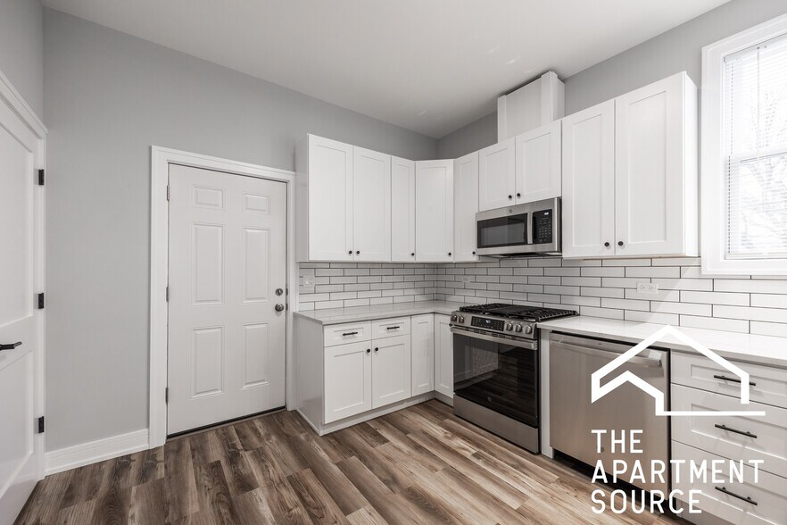 Building Photo - 2937 N Ashland Ave