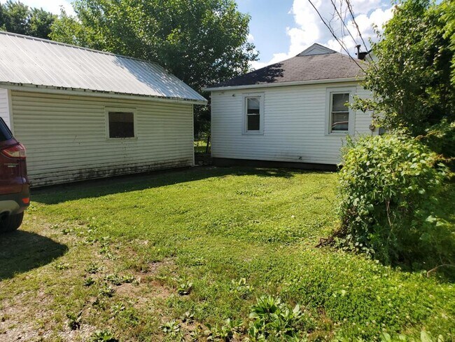 Building Photo - 2635 Guyan Ave