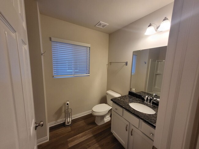 Building Photo - Spacious 4-Bedroom, 2.5-Bath Home Near Dow...