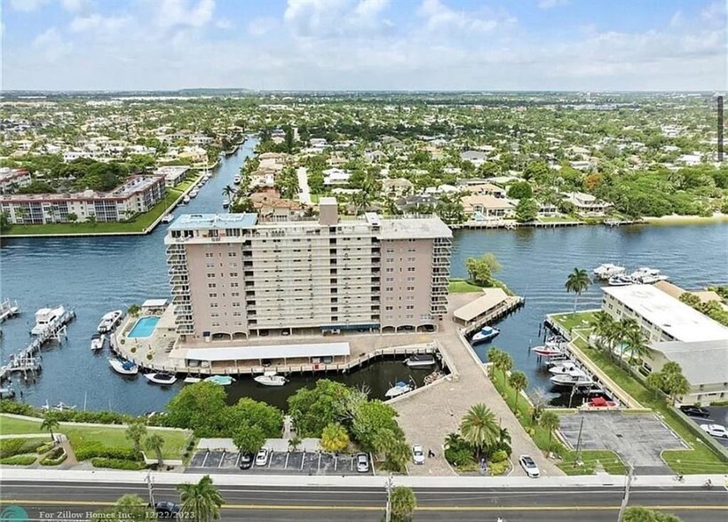 Building Photo - 1160 Hillsboro Mile