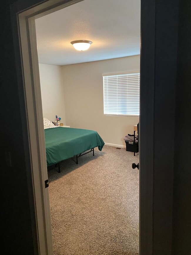 Building Photo - 3bed 2.5 bath Twinhome SORRY NO PETS!!