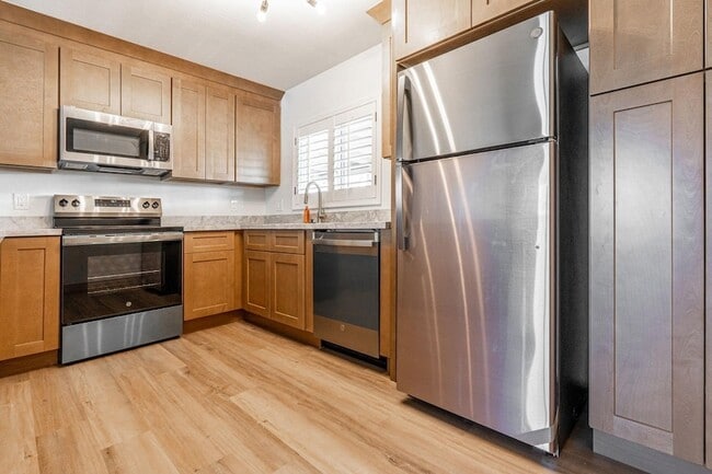 Building Photo - 5739 W Monte Vista Rd