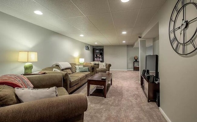 Building Photo - 7721 Rosewood Dr