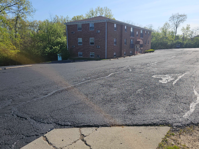 Building Photo - 5856 Highview Dr