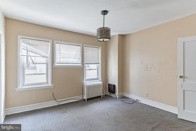 Building Photo - 4812 E Roosevelt Blvd