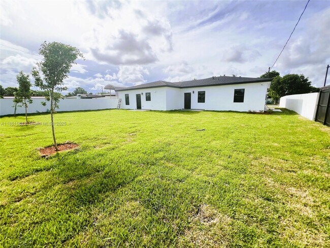 Building Photo - 11510 SW 141st St