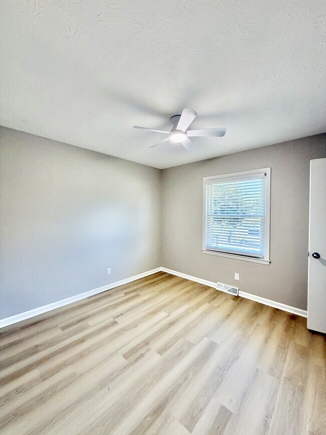 Building Photo - 520 Cricklewood Dr