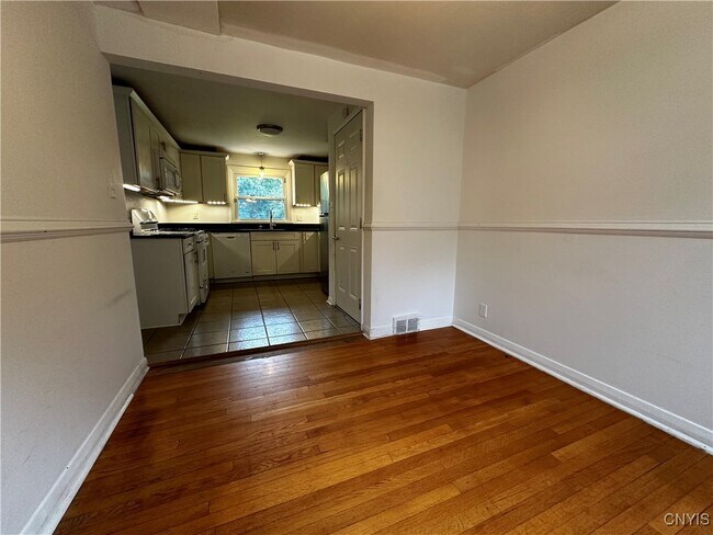 Building Photo - 1411 Lancaster Ave
