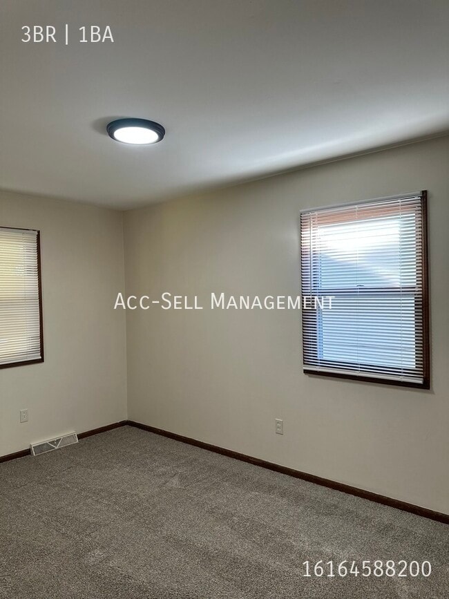 Building Photo - 5798 Christie Ave SE