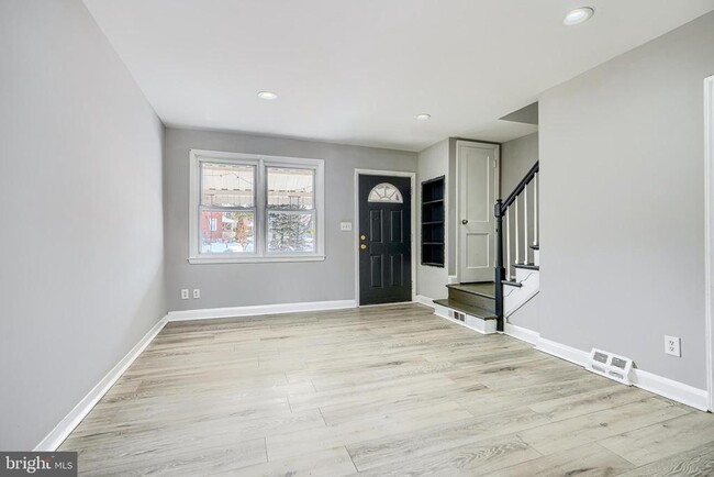 Building Photo - 165 Hampshire Rd