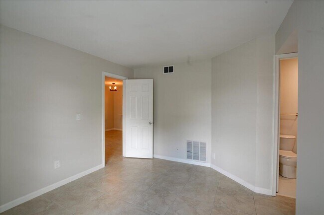 Building Photo - 2901 Fiore Way