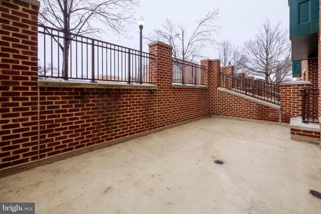 Building Photo - 2101 N Monroe St