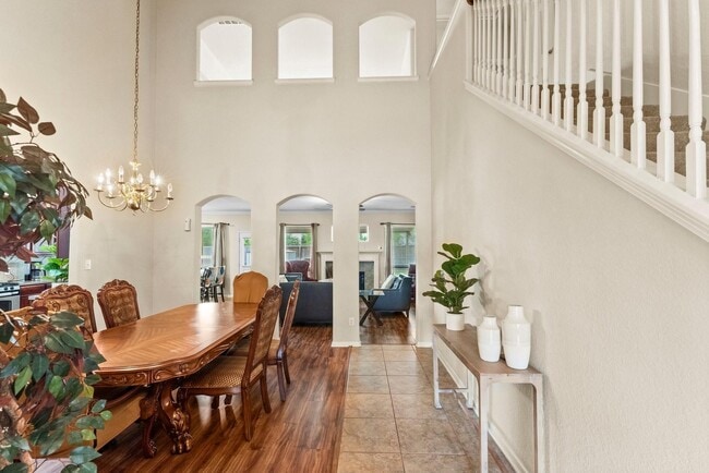 Building Photo - 914 Spring Heights Dr