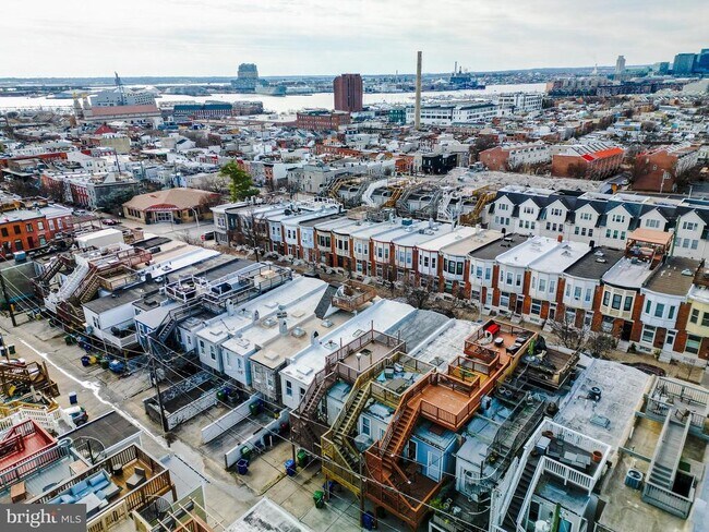 Building Photo - 713 S Linwood Ave