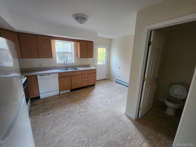 Building Photo - 698 South St