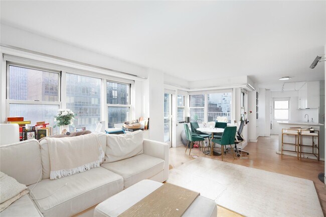 Building Photo - 153 E 57th St