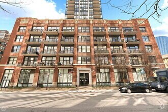 Building Photo - 210 S Desplaines St