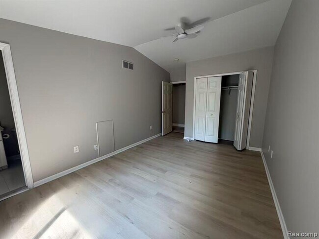 Building Photo - 758 Sandalwood Dr