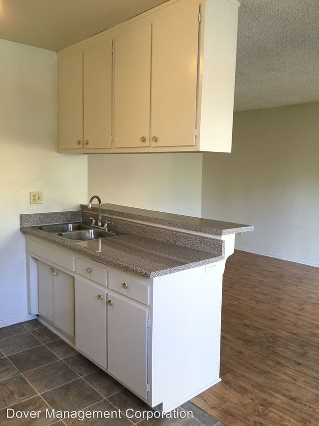 Building Photo - 2700 Ellendale Pl